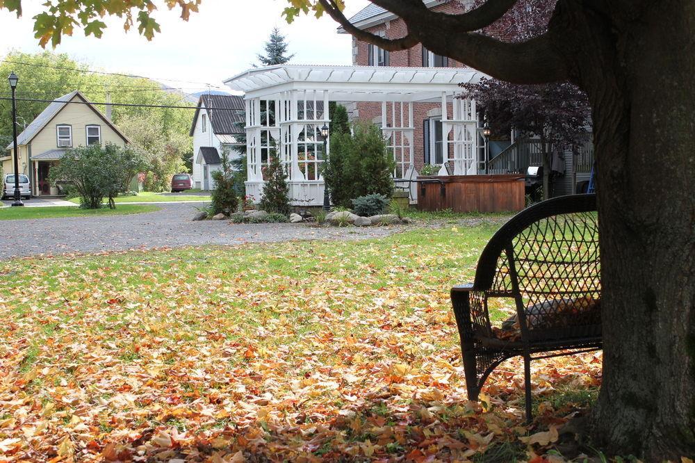 Auberge Nuits De St-Georges Bromont Exterior photo